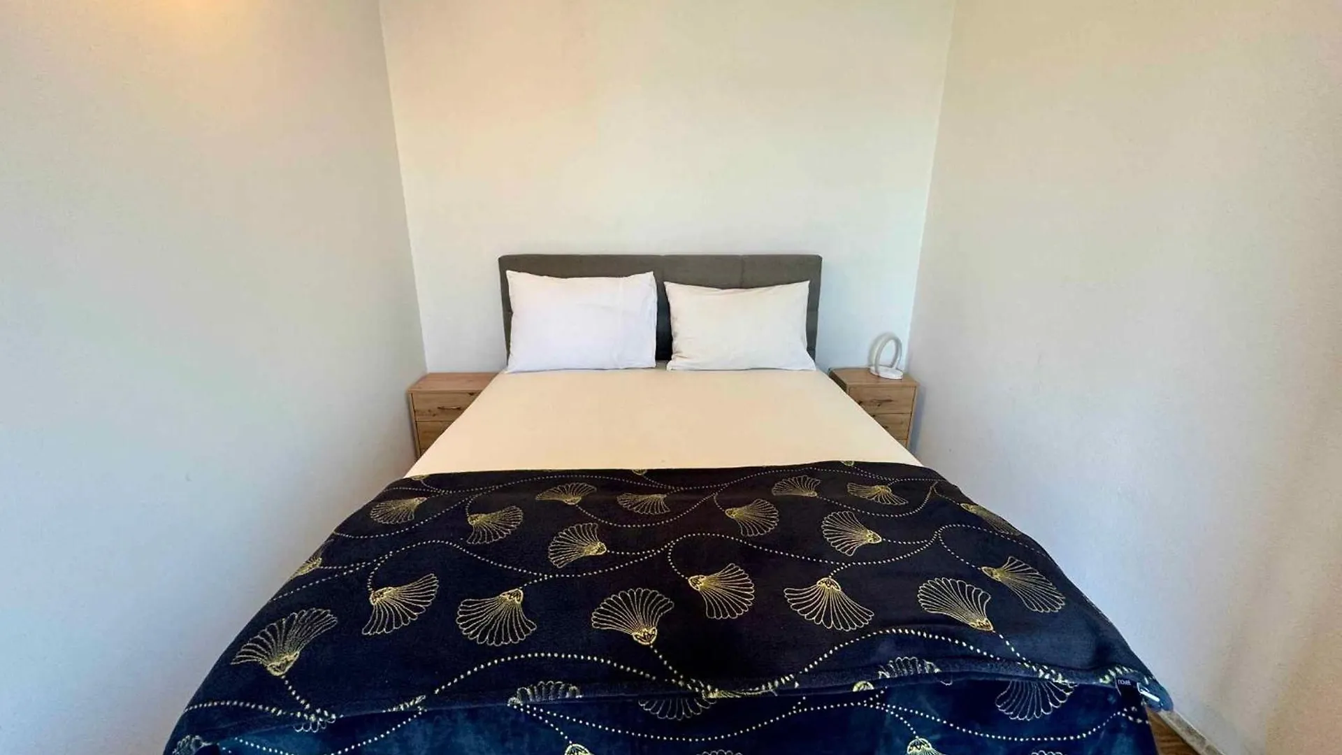 Apartment In Jadranovo 50541