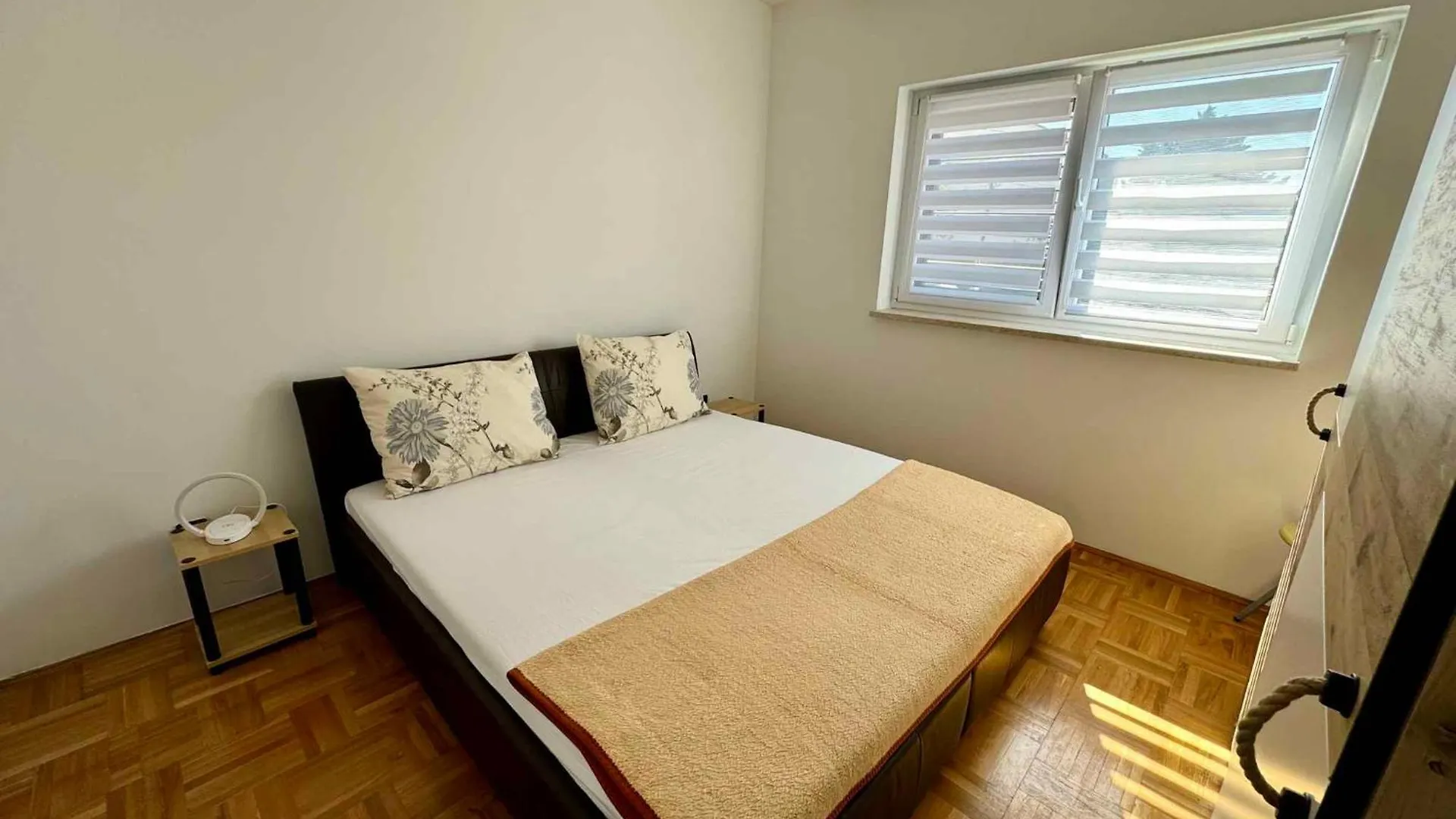 Apartment In Jadranovo 50541