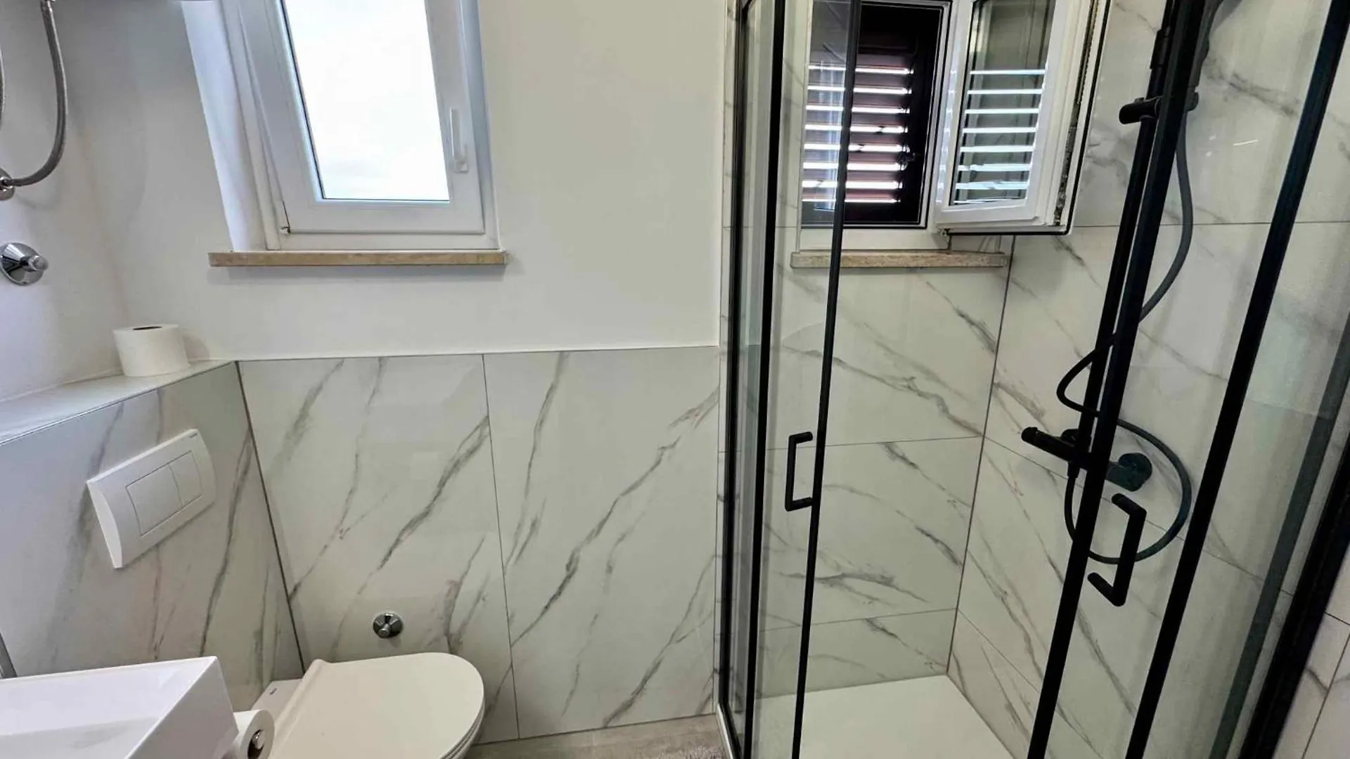 Apartment In Jadranovo 50541